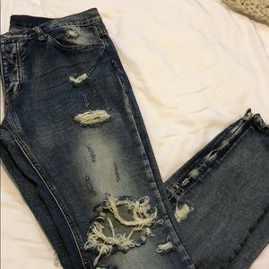 MNML men’s distressed jeans
